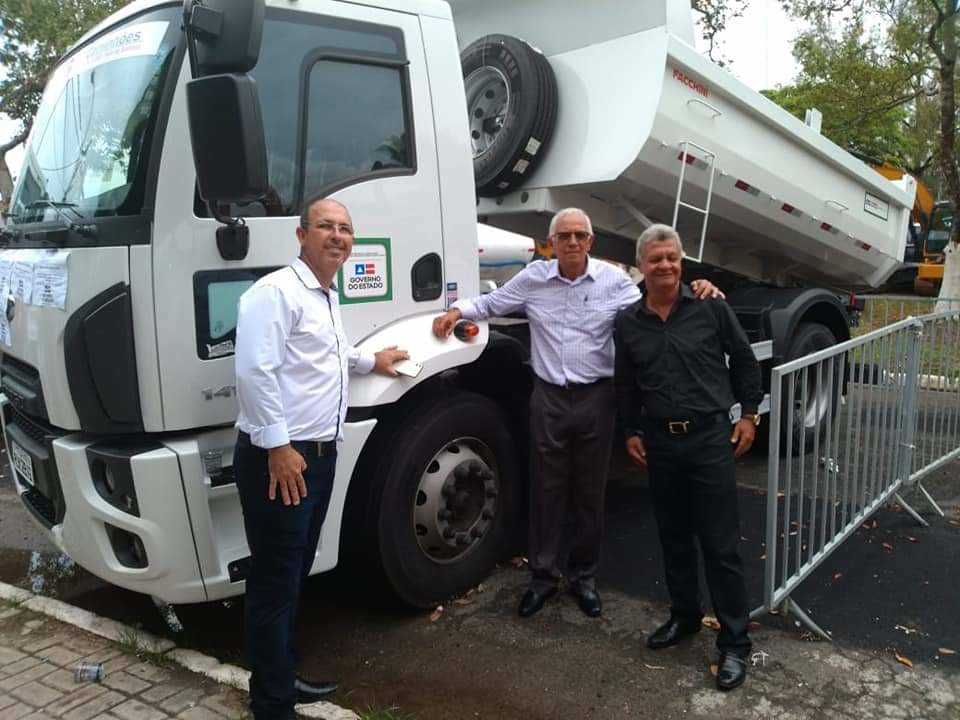 Prefeito Oziel foi a Salvador para trazer novos maquinários através do CIMA